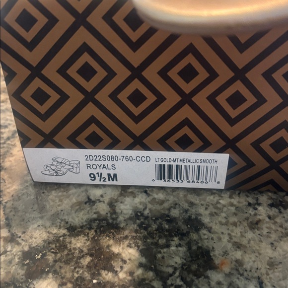 New Women’s Charles by Charles David Royals.  Color Mettalic.  Size 9.5 - Picture 4 of 4